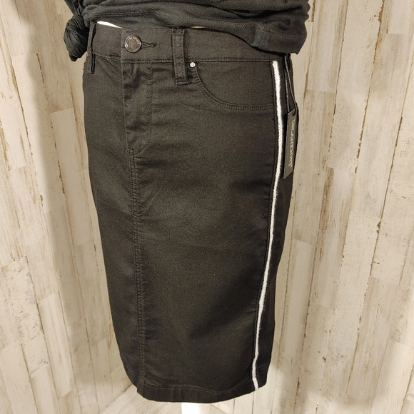 New BlankNYC black skirt with side stripe sz 4(27) - Picture 2 of 15